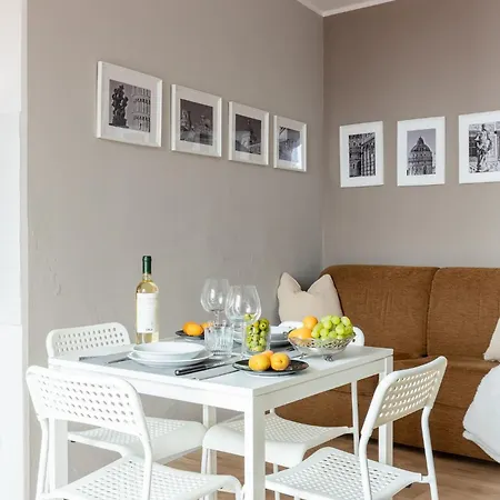 Guesthost - Station & Airport Modern