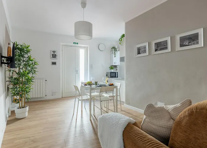 Guesthost - Station & Airport Modern Διαμέρισμα Πίζα